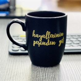 Hayallerinin Peşinden Git Black Printed Mug