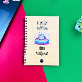 Herkesin Hayatına Kimse Karışamaz Tasarımlı Spiralli Defter