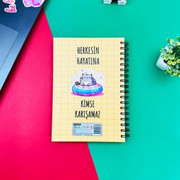 Herkesin Hayatına Kimse Karışamaz Tasarımlı Spiralli Defter