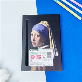 İnci Küpeli Kız Tasarımlı Lastikli Defter