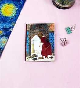 Kaplumbağa Terbiyecisi Tasarımlı Sert Kapaklı Lastikli Mini Defter