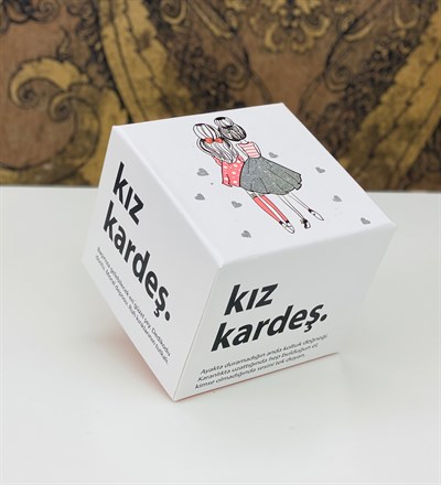 Karton Kutulu Kız Kardeş Tasarımlı Kupa Toptan İstoç