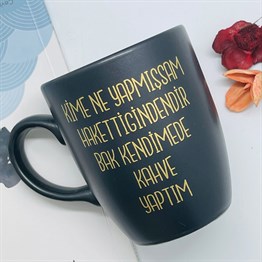 Kime Ne Yapmışsa Hakettiğindendir Bak Kendime Kahve Yaptım Altın Yaldızlı Black Printed Mug