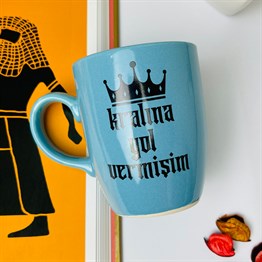 Kralına Yol Vermişim Blue Printed Mug