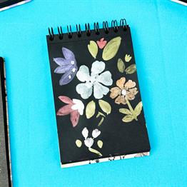Mor Papatya Tasarımlı 17x12Cm Siyah Yaprak Sketch Book - Eskiz Defteri
