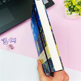 Ren Nehrinde Yıldızlı Bir Gece Tasarımlı Kalın Kitap Görünümlü Defter
