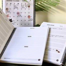 Satürünlü Kız Gökkuşağı Tasarımlı Sert Kapaklı Lastikli Sprelli Tarihsiz Akademik Haftalık Planlayıcı
