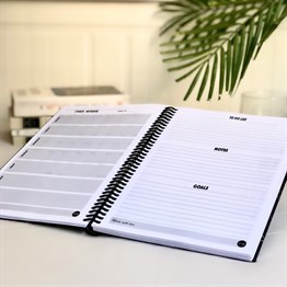 Siyah Mermer Tasarımlı Sert Kapaklı Lastikli Sprelli Tarihsiz Akademik Haftalık Planlayıcı