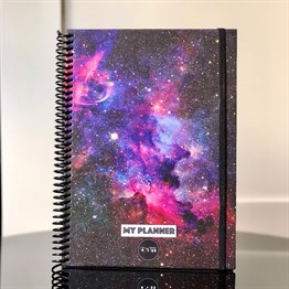 Space Tasarımlı Sert Kapaklı Lastikli Sprelli Tarihsiz Akademik Haftalık Planlayıcı