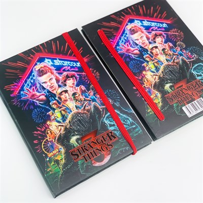 Stranger Things Tasarımlı Lastikli Defter 