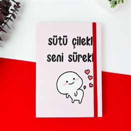 Sütü Çilekli Seni Sürekli Tasarımlı Lastikli Defter 