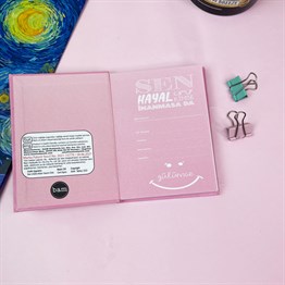 Sütü Çilekli Tasarımlı Sert Kapaklı Lastikli Mini Defter