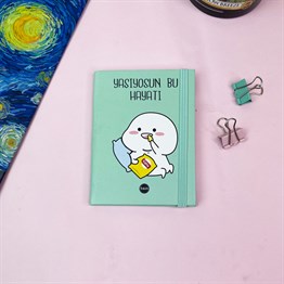 Yaşıyosun Bu Hayatı Tasarımlı Sert Kapaklı Lastikli Mini Defter