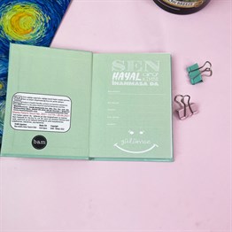 Yaşıyosun Bu Hayatı Tasarımlı Sert Kapaklı Lastikli Mini Defter