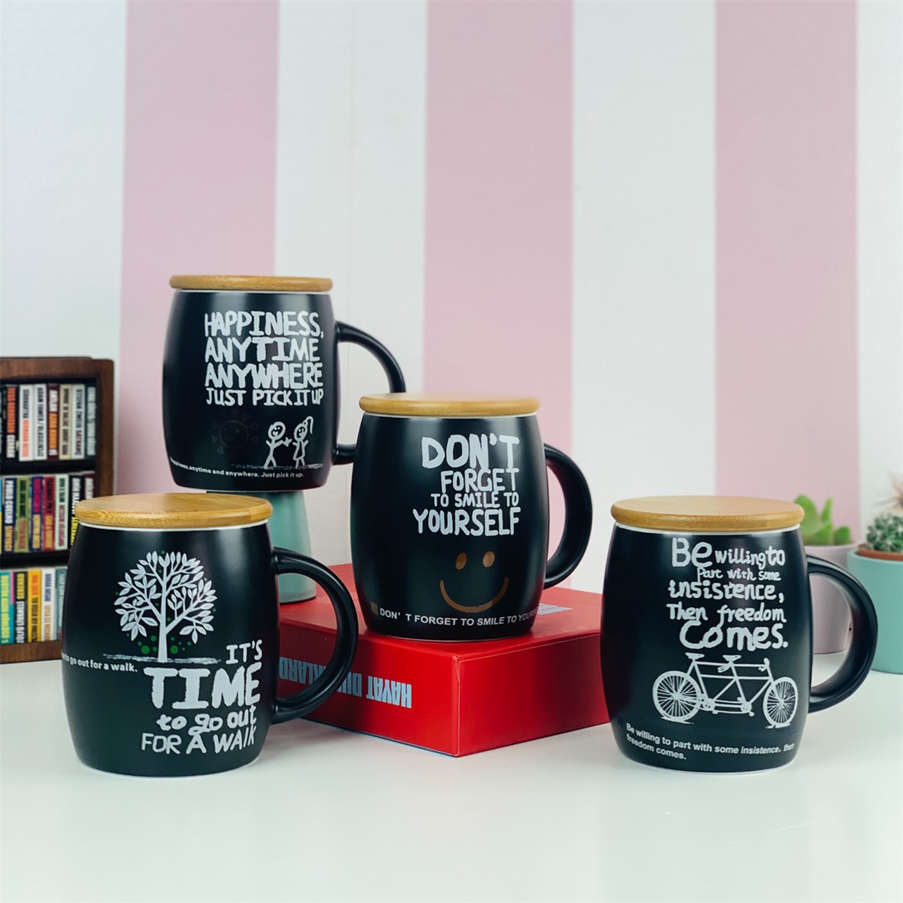 Ahşap Kapaklı Mottolu Siyah Kupa