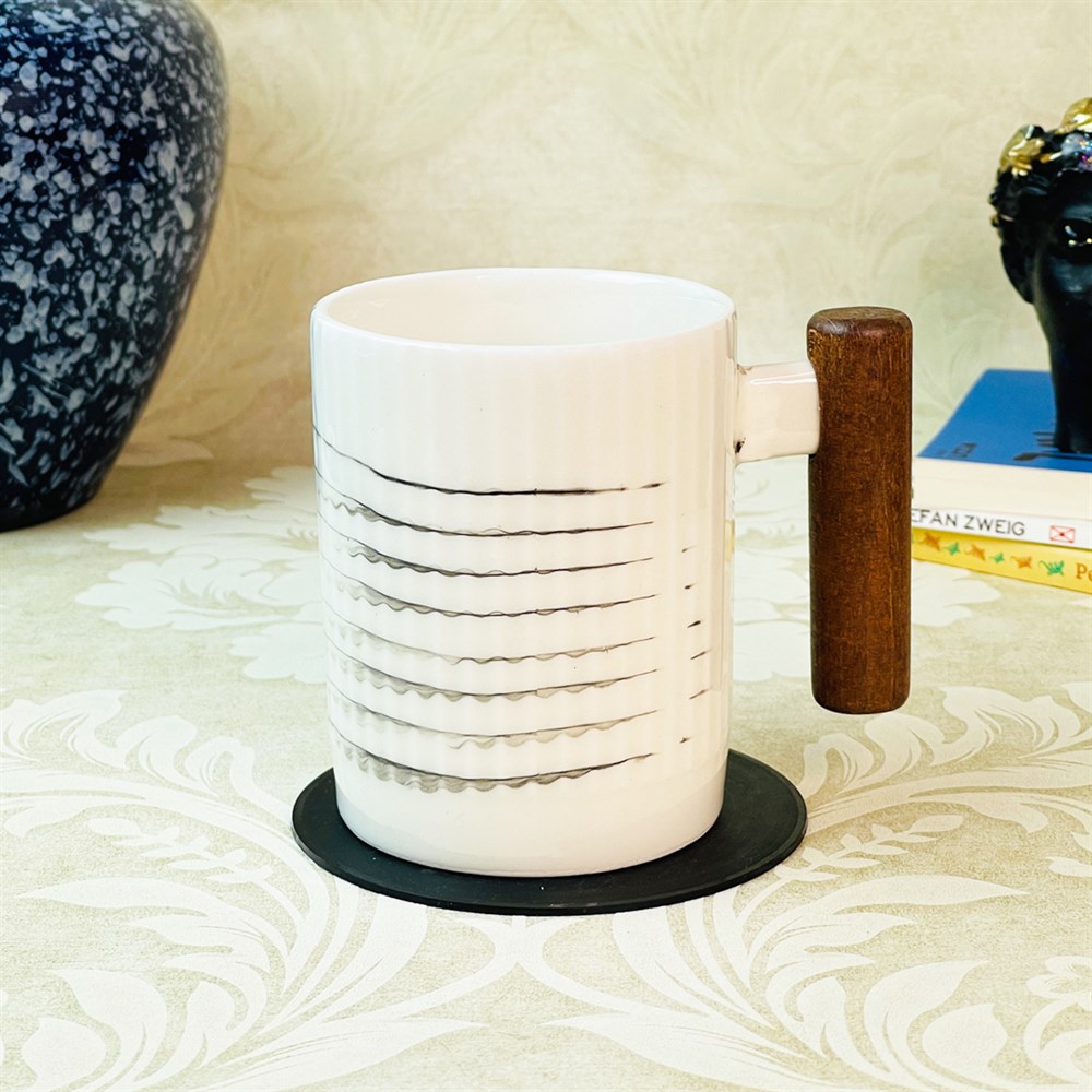 Ahşap Kulplu Siyah Ebruli Seramik Kupa