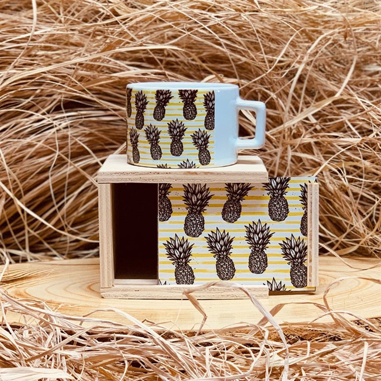 Ananas Tasarımlı Ahşap Kutulu Kupa Toptan