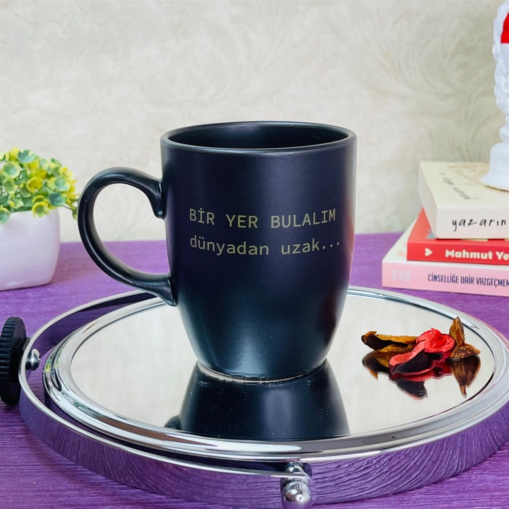 Bir Yer Bulalım Dünyadan Uzak Tasarımlı Siyah Kupa Toptan