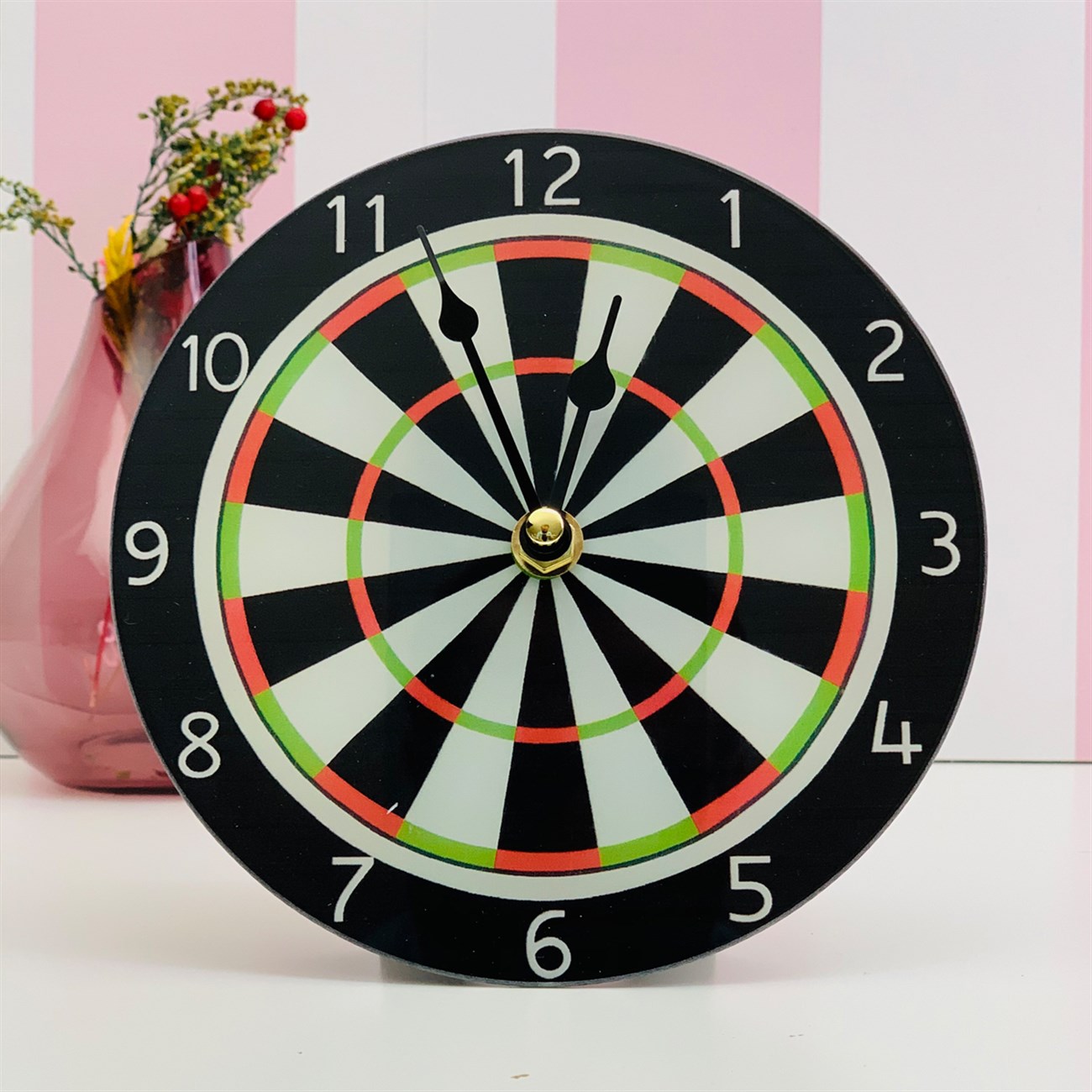 Dart Tasarımlı Masa Saati