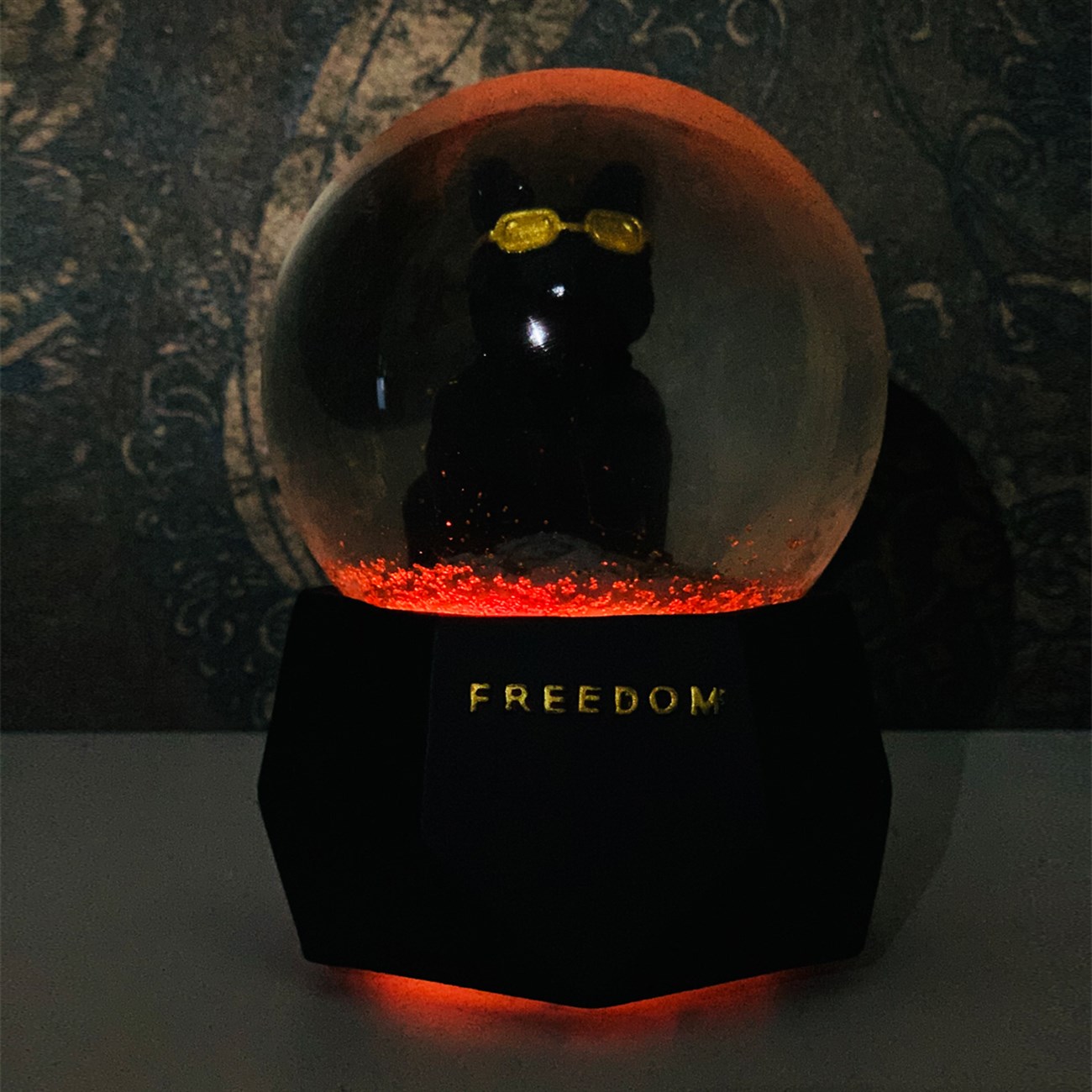 Işıklı Köpek Figürlü Kar Küresi Toptan