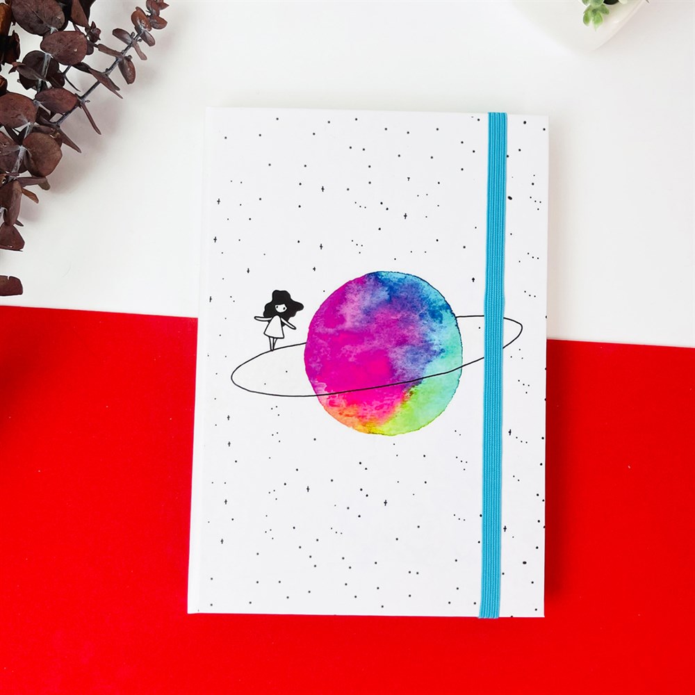 Satürnlü Kız Tasarımlı Lastikli Defter