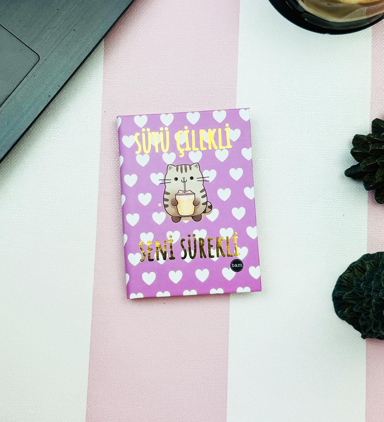 Sütü Çilekli V2 Tasarımlı Sert Kapaklı Mini Defter