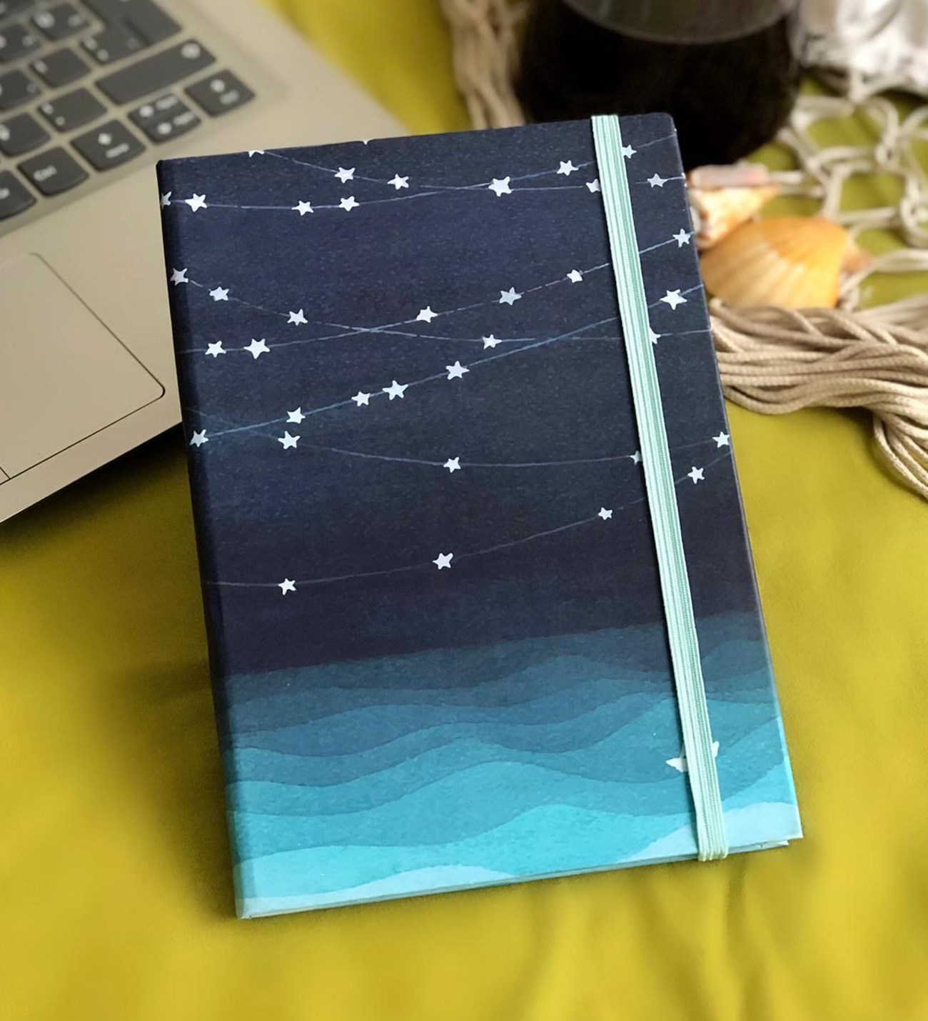 Yıldız Tasarımlı Lastikli Defter