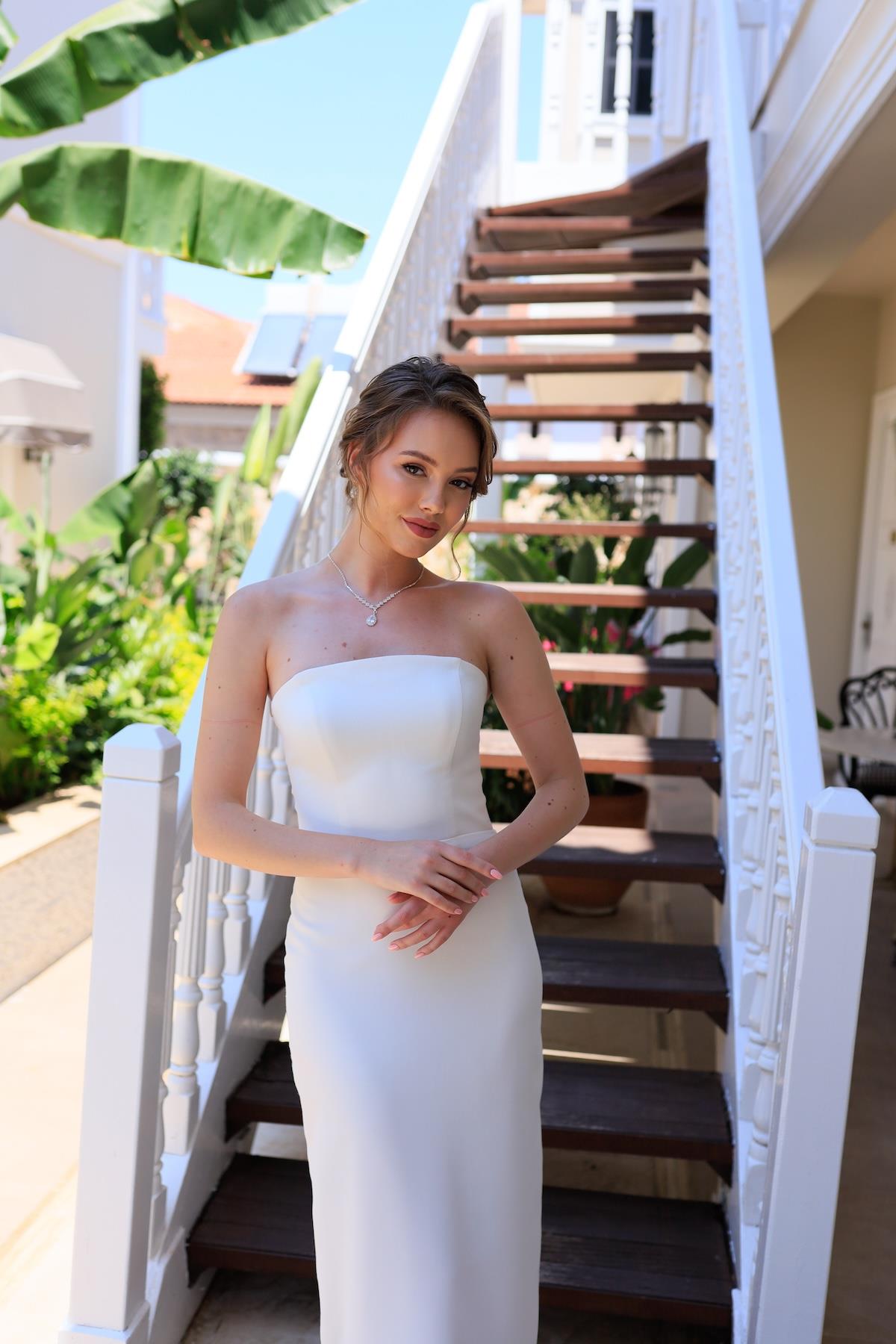 Elena Beyaz Özel Tasarım Dantel Detaylı Kalem Nikah Nişan Elbisesi