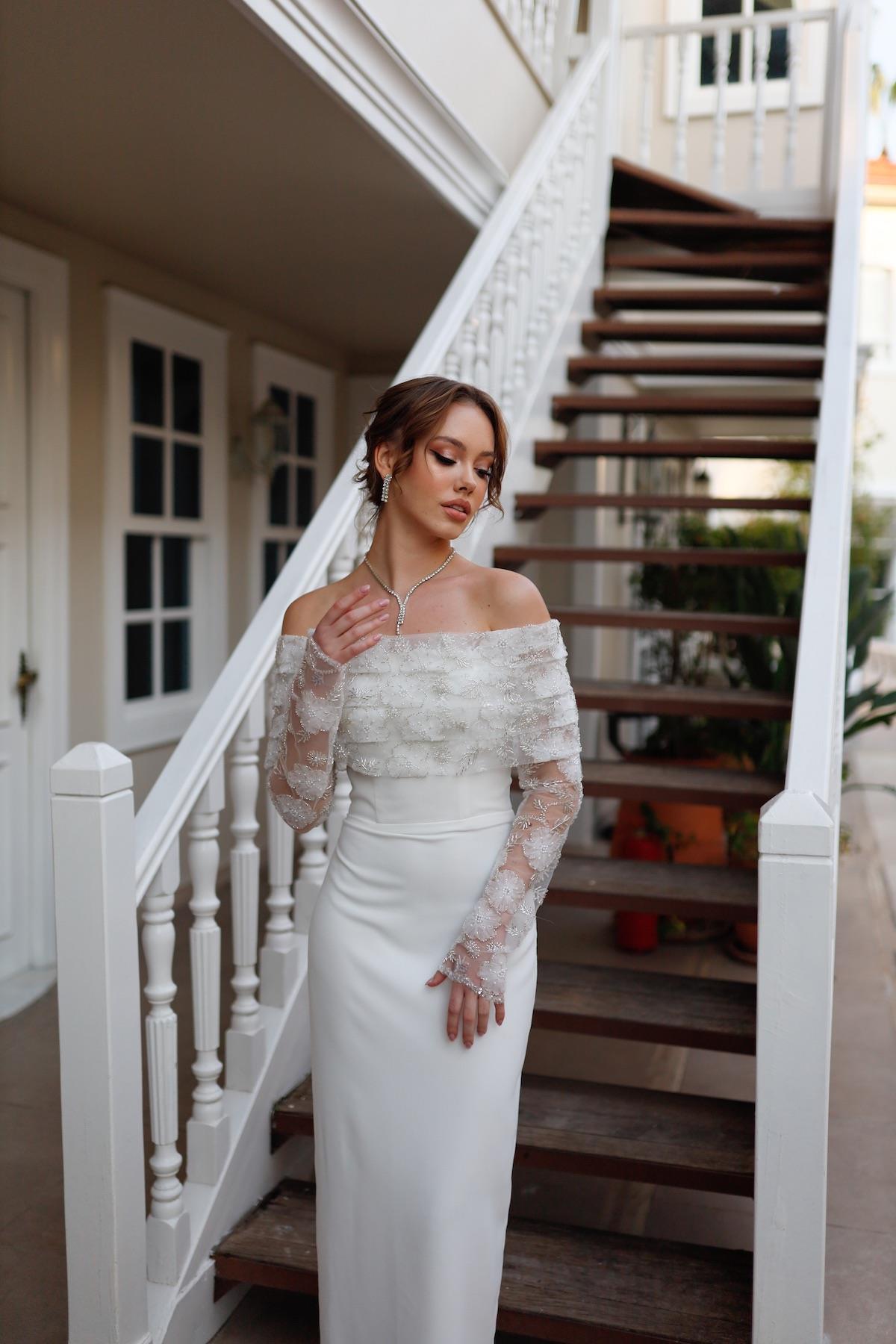 Laressa Kalem Beyaz Özel Tasarım Dantel Detaylı Nikah Nişan Söz Elbisesi