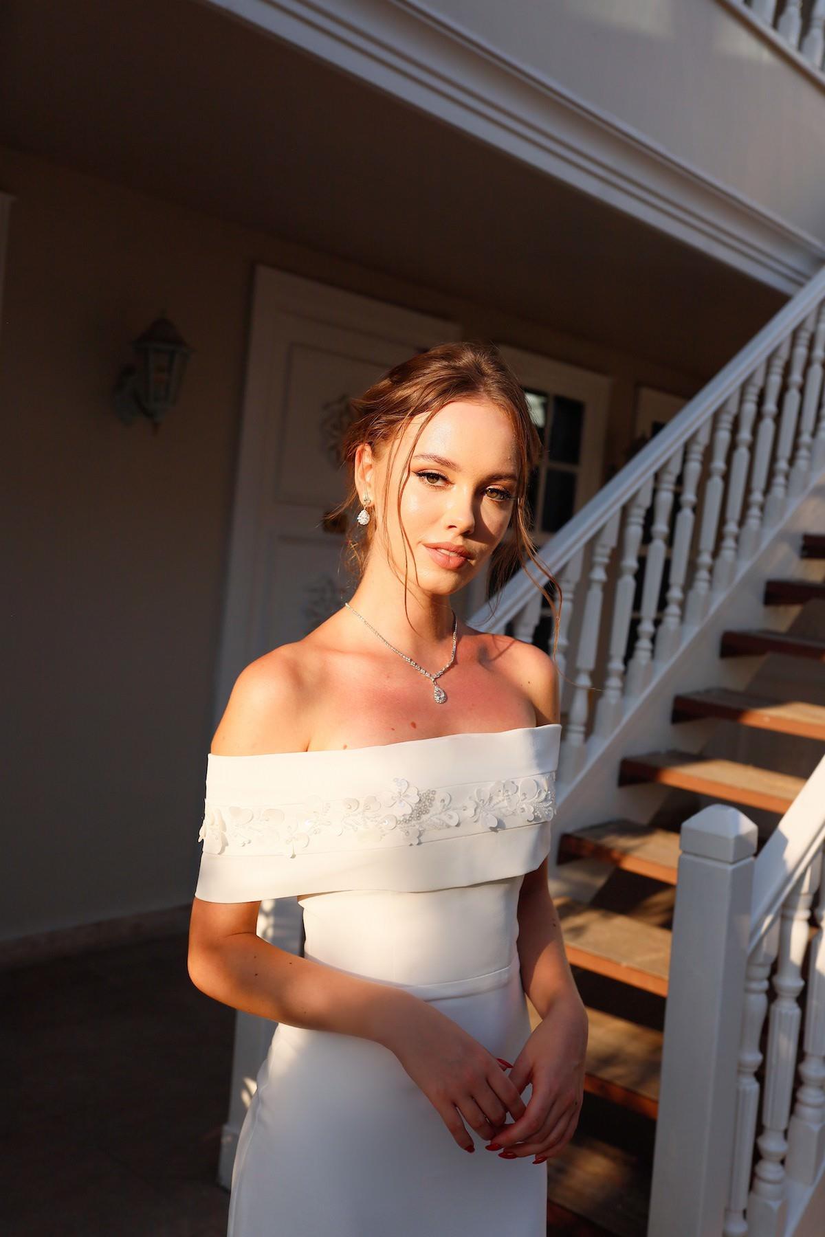 Leyla Beyaz Kalem Özel Tasarım Nikah Nişan Söz Elbisesi