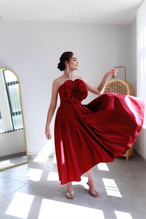 Bella Bordo Çiçek Tasarımlı Kuyruklu Midiboy Saten Abiye Elbise