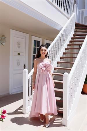 Bella Pudra Pembe Çiçek Tasarımlı Kuyruklu Midiboy Saten Abiye Elbise