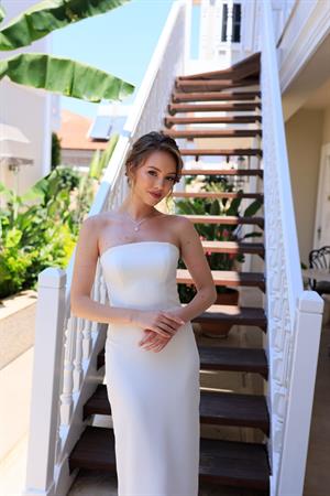 Elena Beyaz Özel Tasarım Dantel Detaylı Kalem Nikah Nişan Elbisesi
