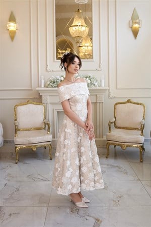 TheElsa | Kalina Prenses Bej Beyaz Dantel Nikah Nişan Söz ElbisesiBEYAZ DANTEL ELBİSELERKalina Prenses Bej Beyaz Dantel Nikah Nişan Söz Elbisesi