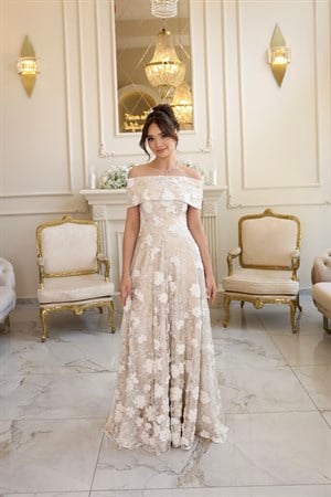 TheElsa | Kalina Prenses Bej Beyaz Maxi Dantel Nikah Nişan Söz ElbisesiBEYAZ DANTEL ELBİSELERKalina Prenses Bej Beyaz Maxi Dantel Nikah Nişan Söz Elbisesi