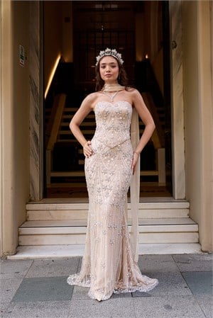 TheElsa | Hera Laura Kalp Yaka Bej Dantel Balık Korse Etek Nikah Nişan Söz ElbisesiRENKLİ DANTEL ELBİSELERLaura Kalp Yaka Bej Dantel Balık Korse Etek Nikah Nişan Söz Elbisesi