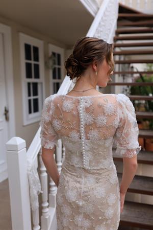 Marsilya Kroşe Aksesuarlı Beyaz Çiçekli Özel Tasarım Dantel Abiye Elbise