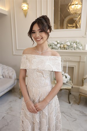 Nadia Prenses Bej Beyaz Maxi Dantel Nikah Nişan Söz Elbisesi