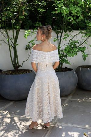 Miranda Prenses Beyaz Çiçekli Özel Tasarım Dantel Abiye Elbise