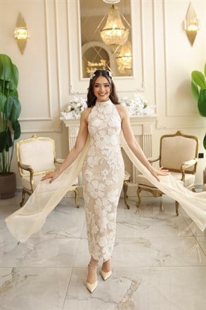 TheElsa | Sindirella Beyaz Halter YakaBEYAZ DANTEL ELBİSELERSindirella Beyaz Halter Yaka Çiçekli Özel Tasarım Dantel Abiye Elbise
