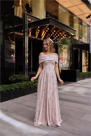 TheElsa | Vesper Prenses Pudra Pembe Maxi Özel Tasarım ElbiseRENKLİ DANTEL ELBİSELERVesper Prenses Pudra Pembe Maxi Özel Tasarım Elbise
