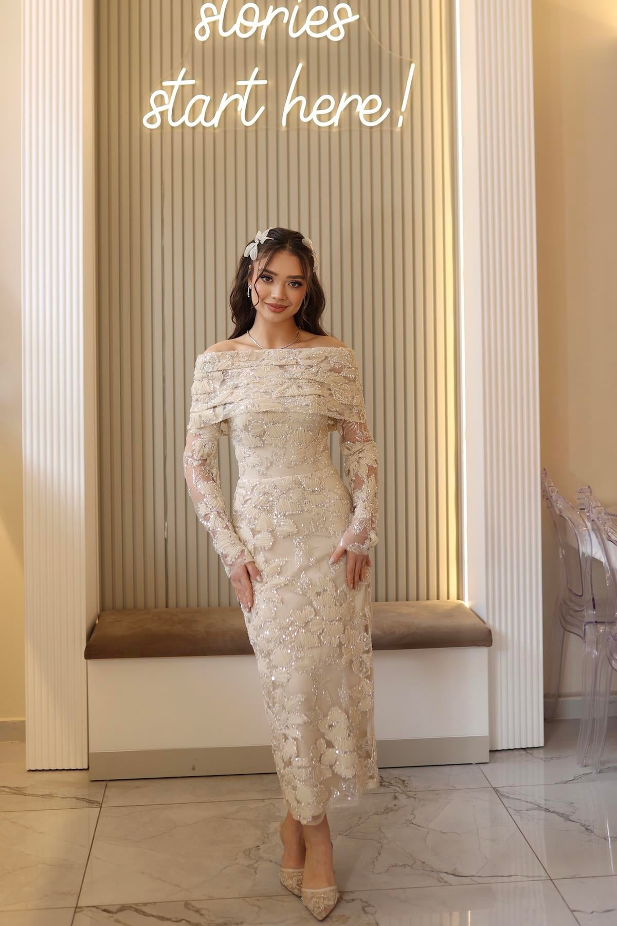 TheElsa | ARES KALEM BEJRENKLİ DANTEL ELBİSELERAres Kalem Bej Çiçekli Özel Tasarım Dantel Nişan Nikah Elbise