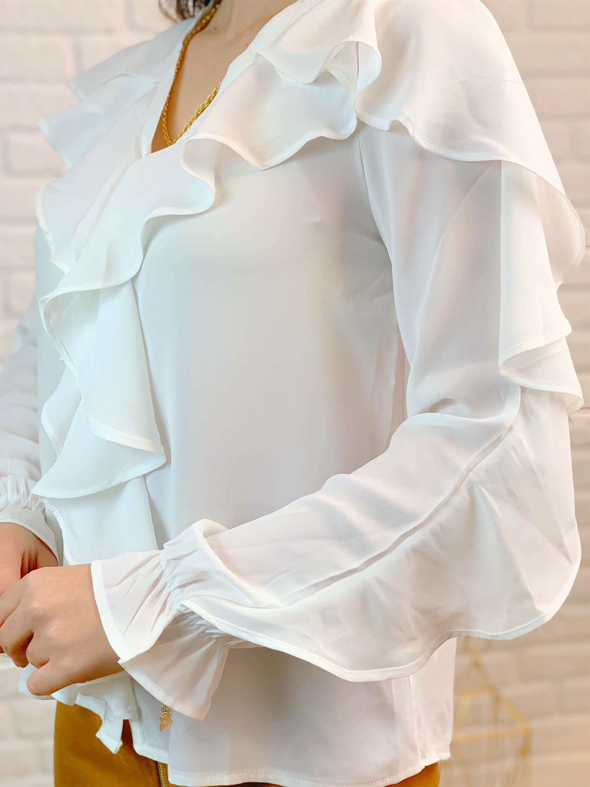 Beyaz Fırfırlı Şifon Gömlek | TheElsa.com