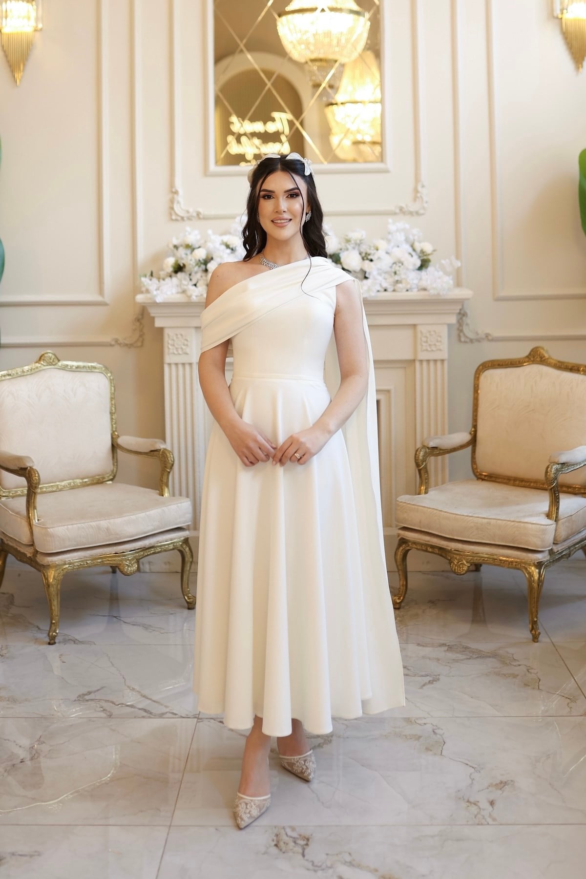 TheElsa | Freya Beyaz KloşSADE ELBİSELERFreya Beyaz Kloş Elbise