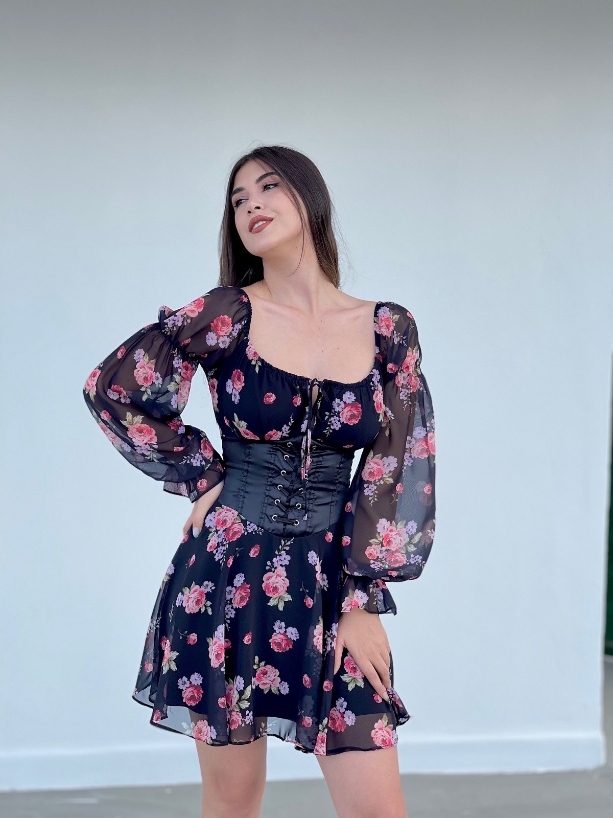 TheElsa | GİYİM | TAKI | Korseli Çiçek Desenli Siyah Mini Elbise