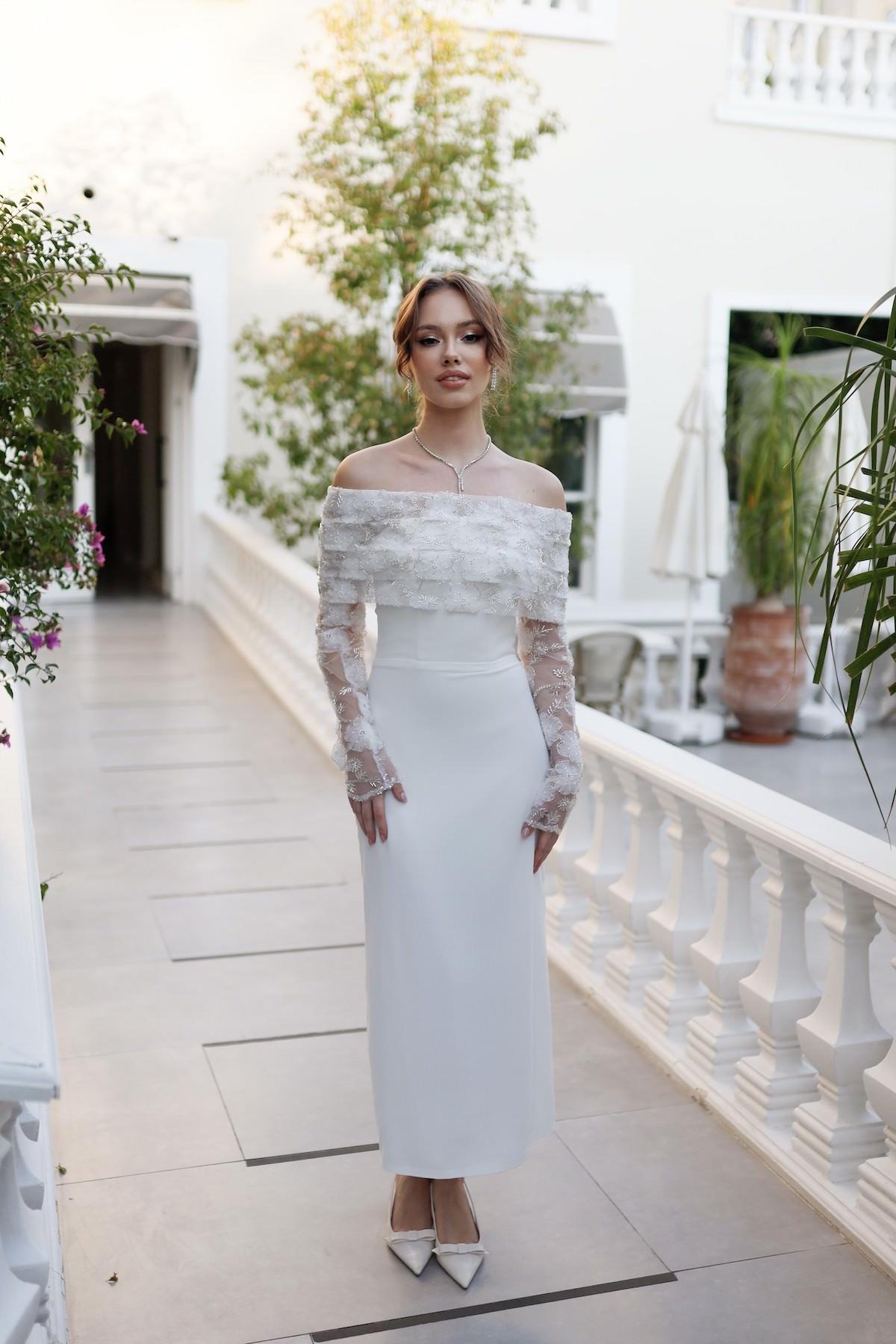 Laressa Kalem Beyaz Özel Tasarım Dantel Detaylı Nikah Nişan Söz Elbisesi