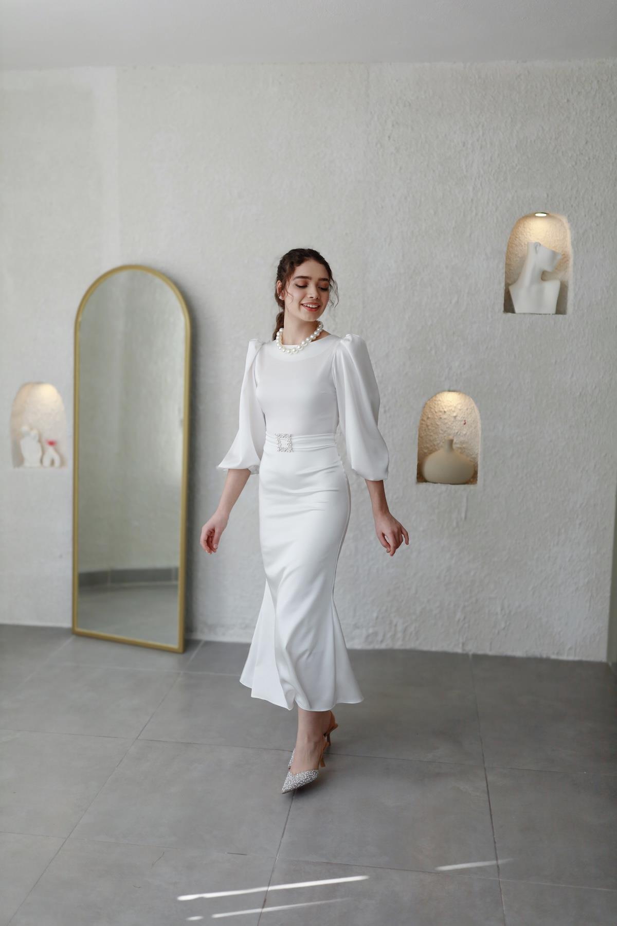 TheElsa | Kişiye Özel Üretim Abiye Elbiseler | Lily Bej Saten Balon Kol Balık Özel Tasarım Abiye ElbiseÖZEL ÜRETİM TASARIM ELBİSELERLily Beyaz Saten Balon Kol Balık Özel Tasarım Abiye Elbise