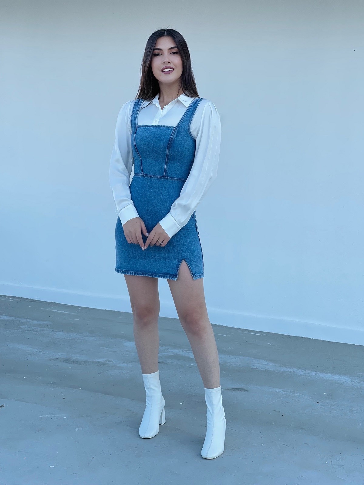 TheElsa | GİYİM | TAKI | Mavi Askılı Mini Yırtmaçlı Kot Elbise