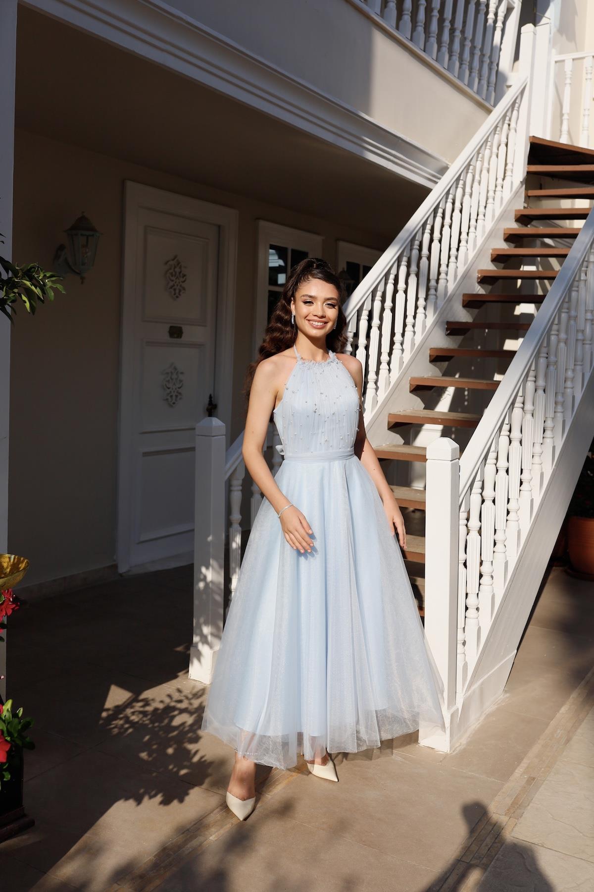 TheElsa | GİYİM | TAKI | Santa İncili Bebek Mavi Özel Tasarım Abiye ElbiseÖZEL ÜRETİM ELBİSESanta Baby Blue Special Design Evening Dress with Pearls