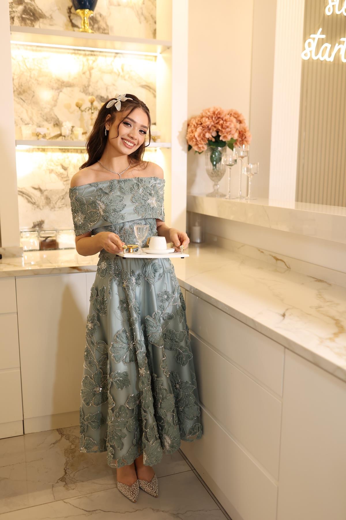 TheElsa | SİNDİRELLA KOYU YEŞİLRENKLİ DANTEL ELBİSELERSindirella Prenses Koyu Yeşil  Çiçekli Özel Tasarım Dantel Nişan Nikah Elbise